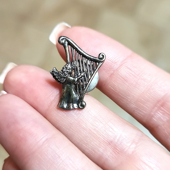 Pair Of Pewter Angel Clutch Pins - Picture 4 of 4